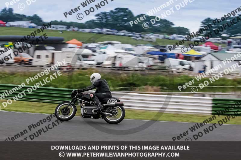 Vintage motorcycle club;eventdigitalimages;mallory park;mallory park trackday photographs;no limits trackdays;peter wileman photography;trackday digital images;trackday photos;vmcc festival 1000 bikes photographs